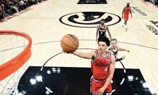 半岛体育平台-快船大胜热火，莱昂纳德独得分