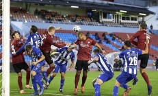 半岛体育投注-阿尔克马尔突围挺进，欧冠比赛鸿运当头