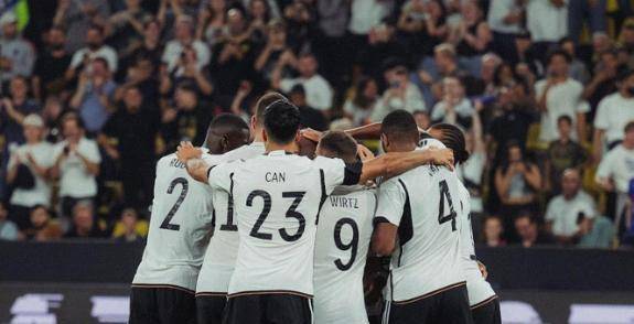 无数期待，欧洲杯赛场传来的胜利欢呼声的简单介绍