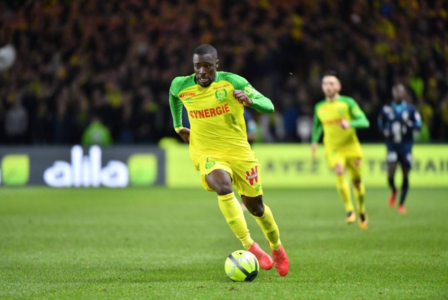 包含南特新援完成首秀，表现抢眼球队期待其持续发挥的词条