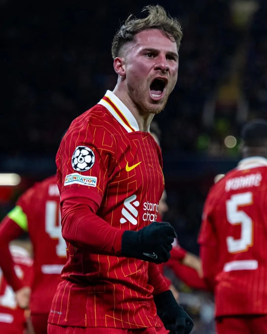 包含尤文图斯保持不败战绩，迎战利物浦力争晋级的词条