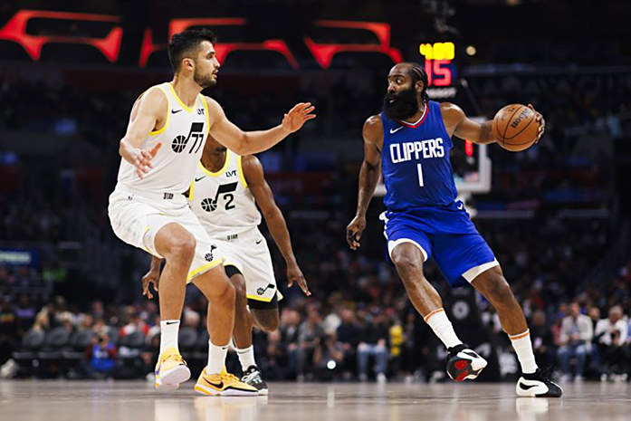 伦纳德领军快船登顶西部排名榜首的简单介绍