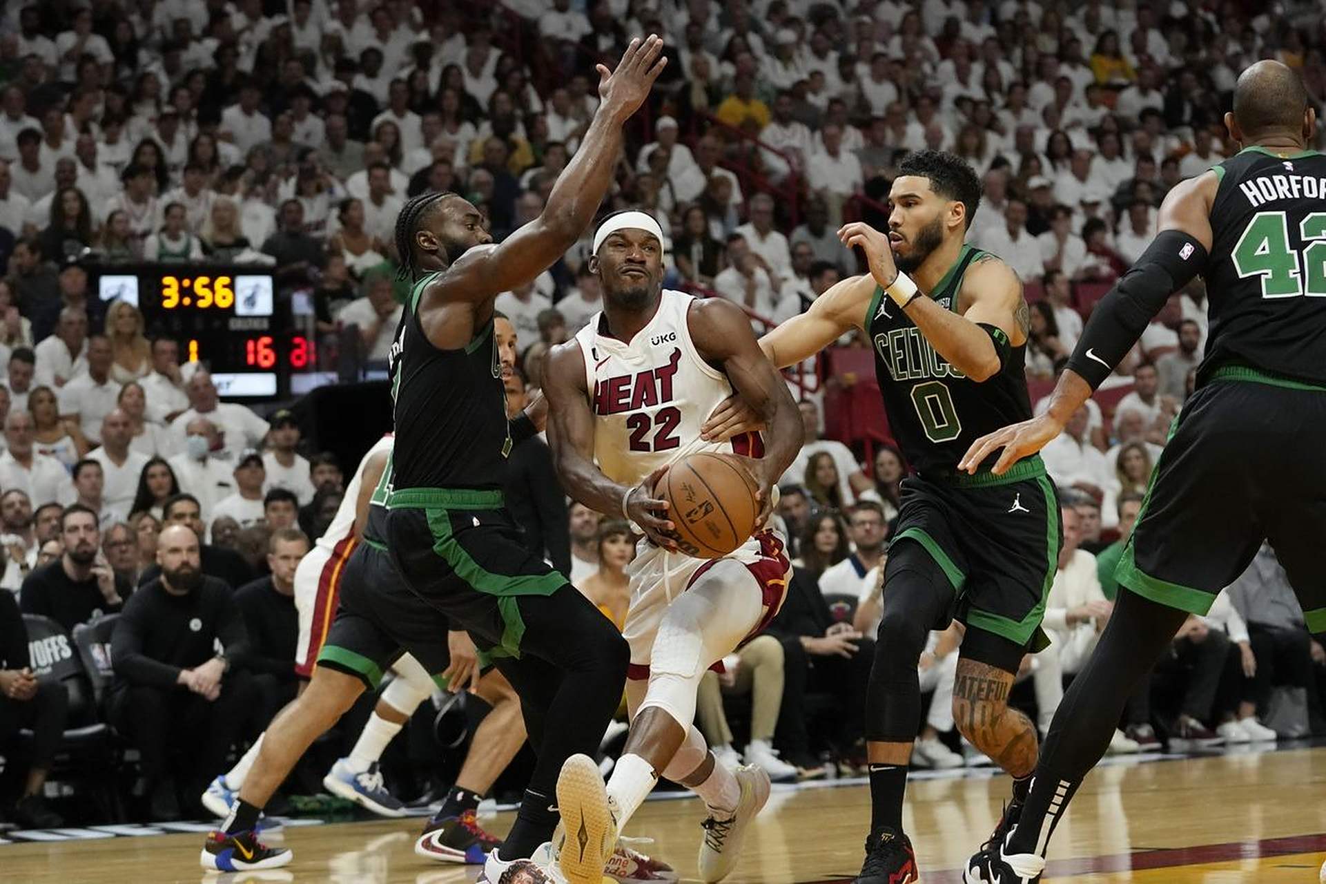 绿衫军大胜凯尔特人,排名攀升 绿衫军大胜凯尔特人,排名攀升