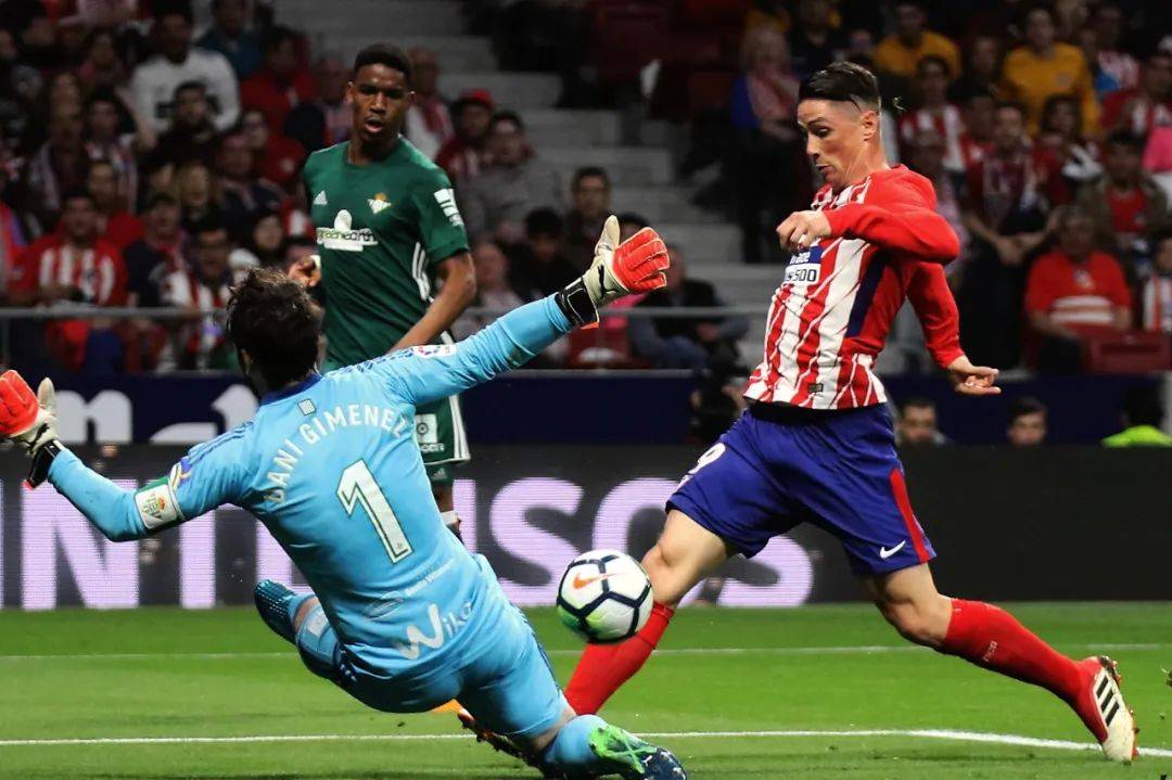 关于巴伦西亚主帅赞誉球队表现，目标冲击高位的信息