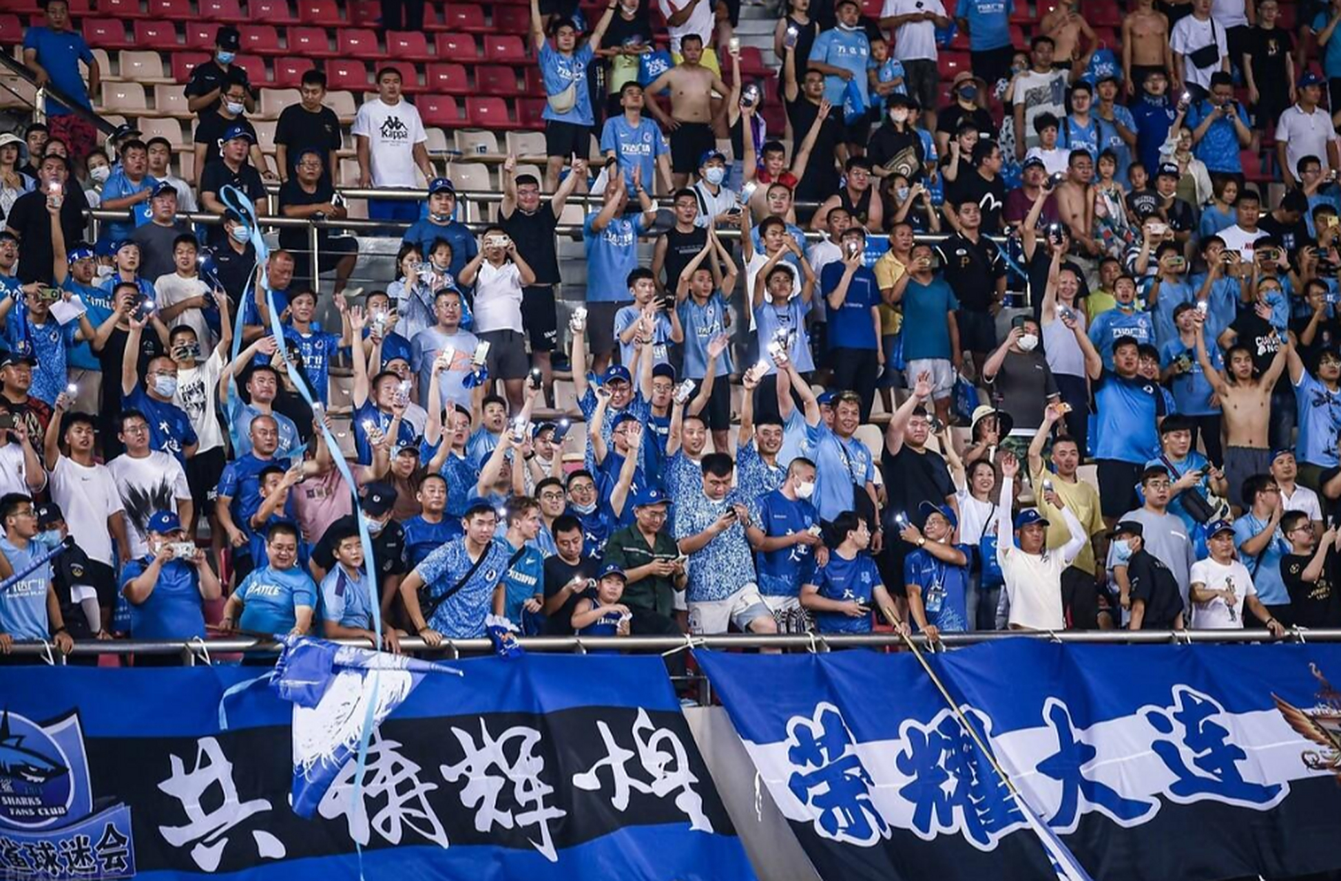 包含苏宁主场逼平申花，继续在中超中游位置的词条