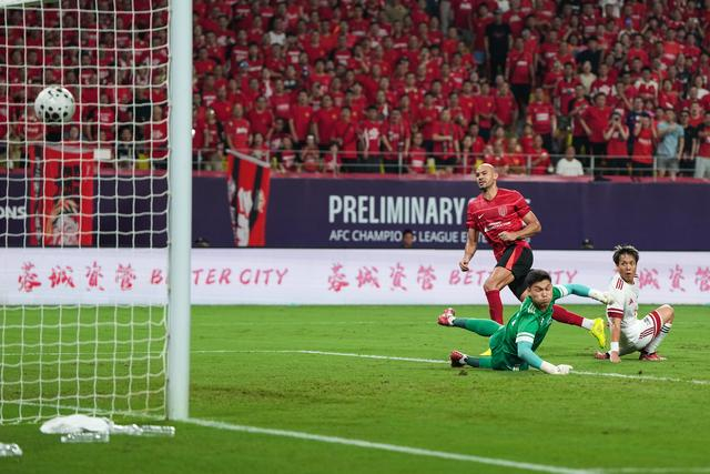 精英球队奋不顾身，角逐瞬间紧张刺激的简单介绍