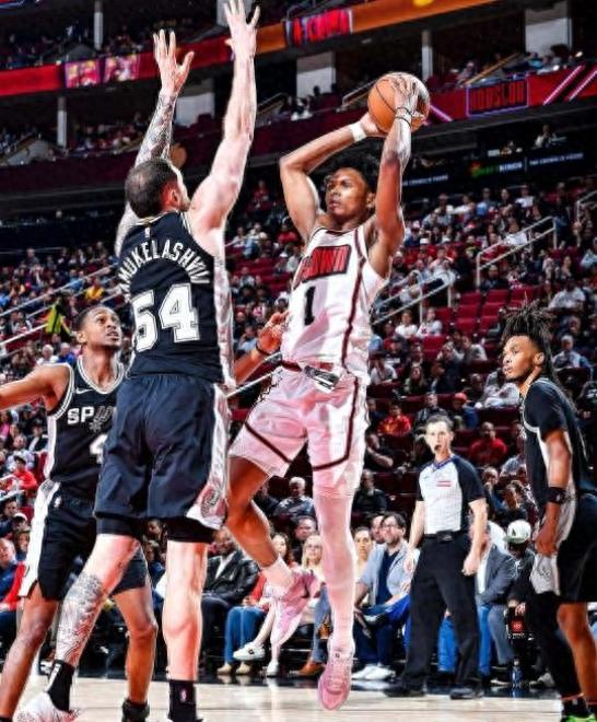 火箭队主控连续多场比赛表现稳定 火箭队主控连续多场比赛表现稳定