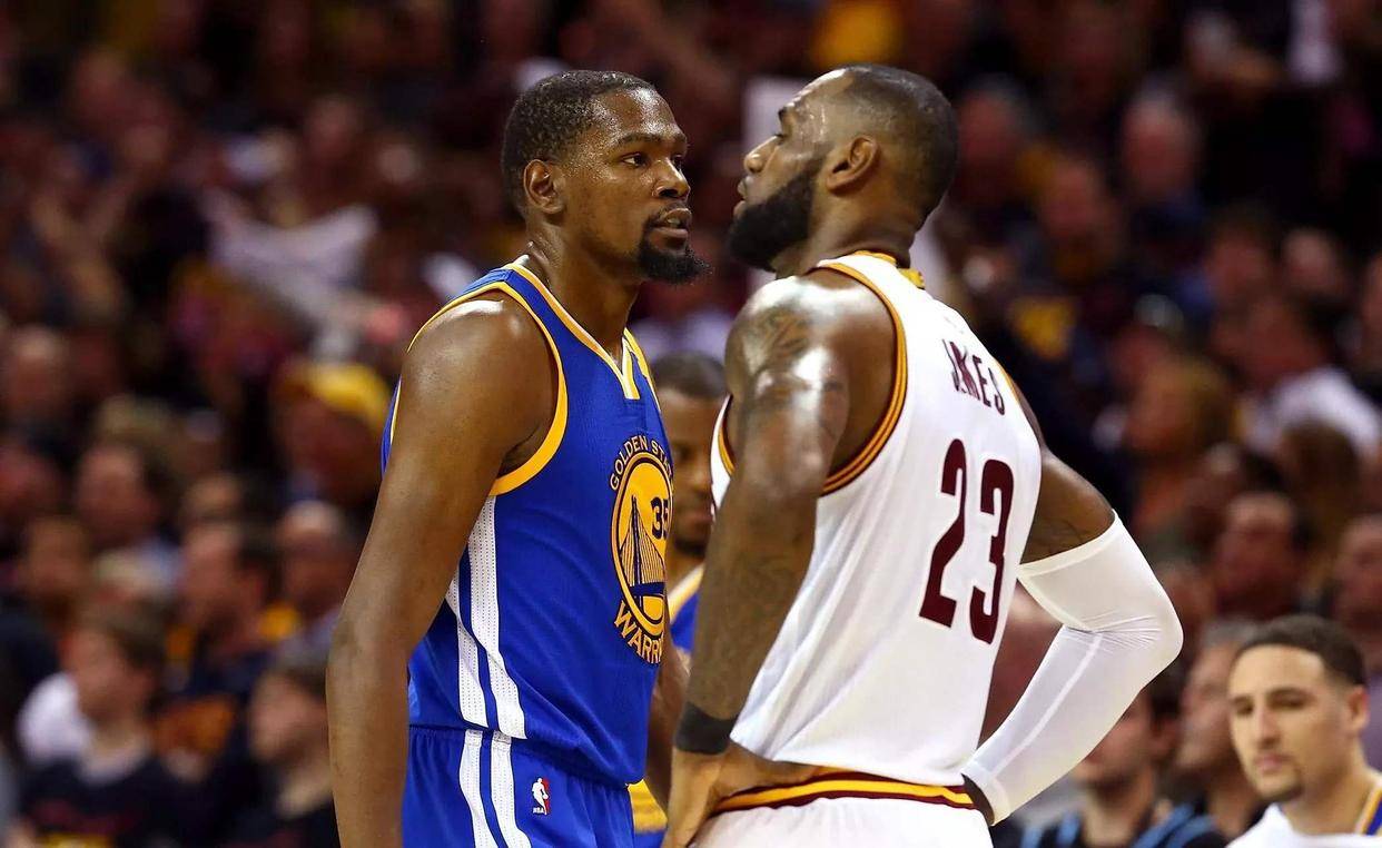 詹姆斯和杜兰特站在总决赛赛场,谁将笑到最后的简单介绍 詹姆斯和杜兰特站在总决赛赛场,谁将笑到最后的简单介绍