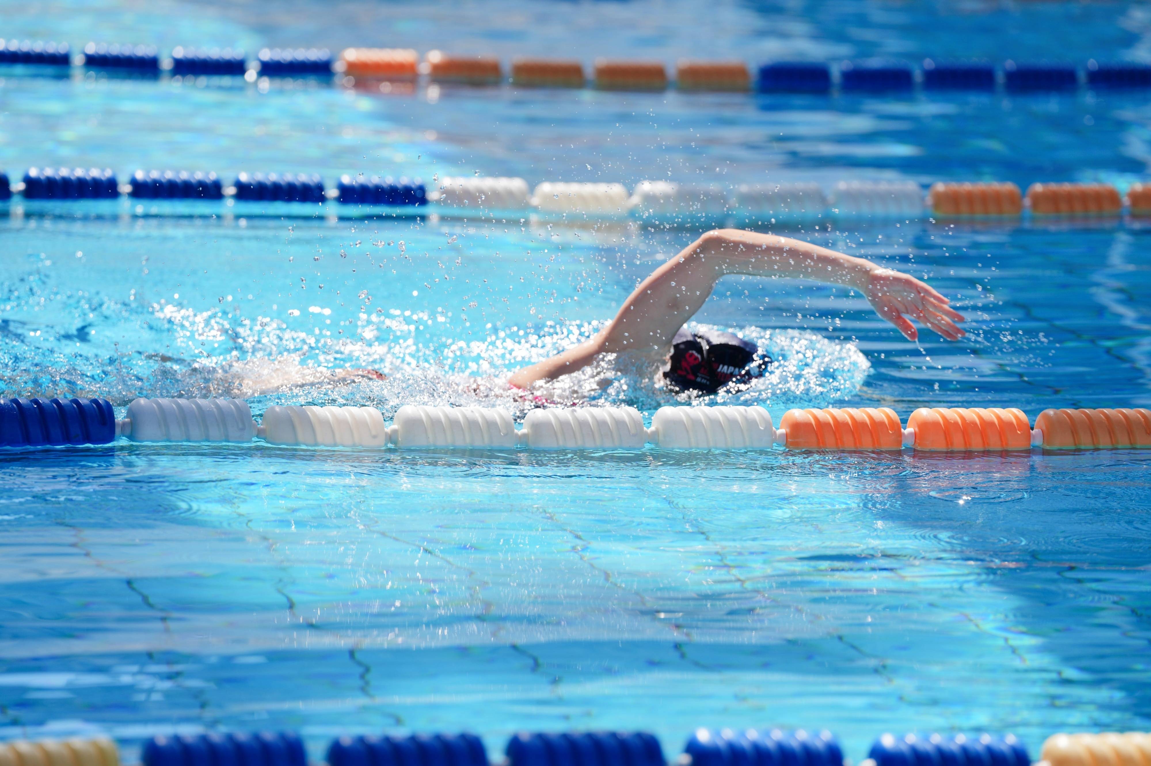 关于墨西哥运动员在游泳比赛中创下佳绩的信息