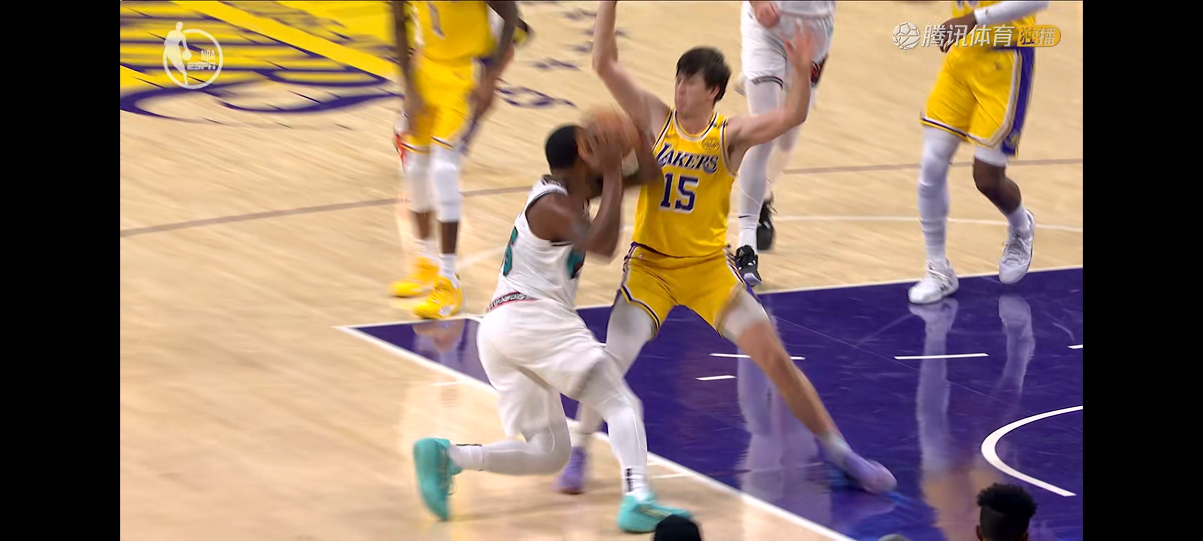 湖人勇夺灰熊,詹姆斯全能表现 湖人勇夺灰熊,詹姆斯全能表现