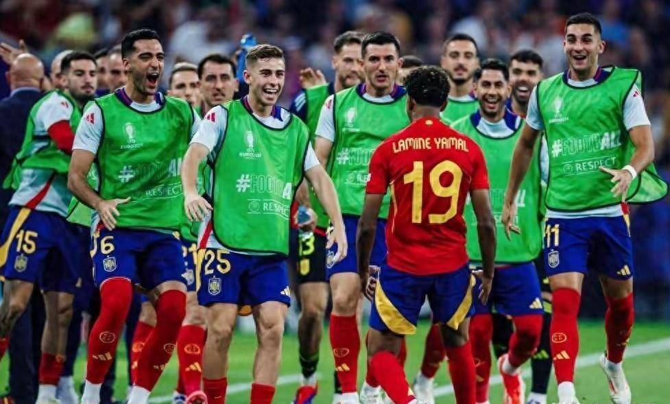 阿根廷抗议裁判判罚，欢呼晋级决赛