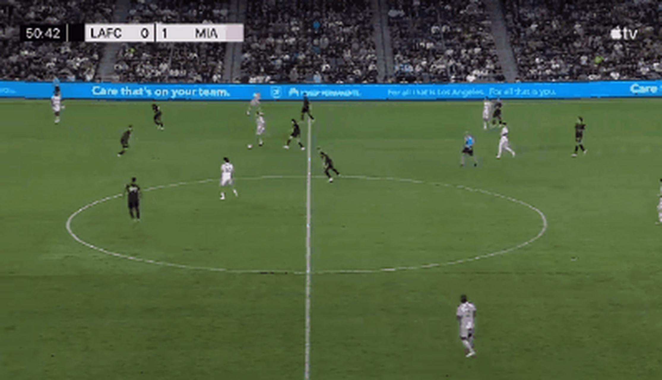 关于梅西助攻破门，巴萨稳住榜首位置的信息