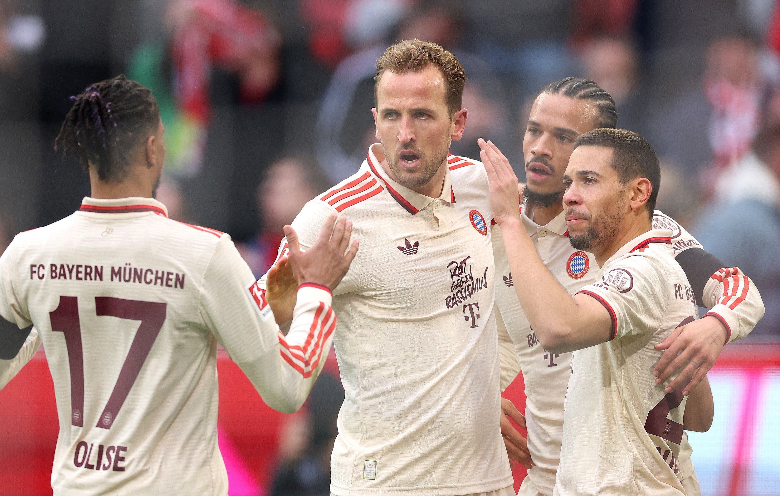 包含拜仁客场胜柏林赫塔，稳坐领头羊位置。的词条