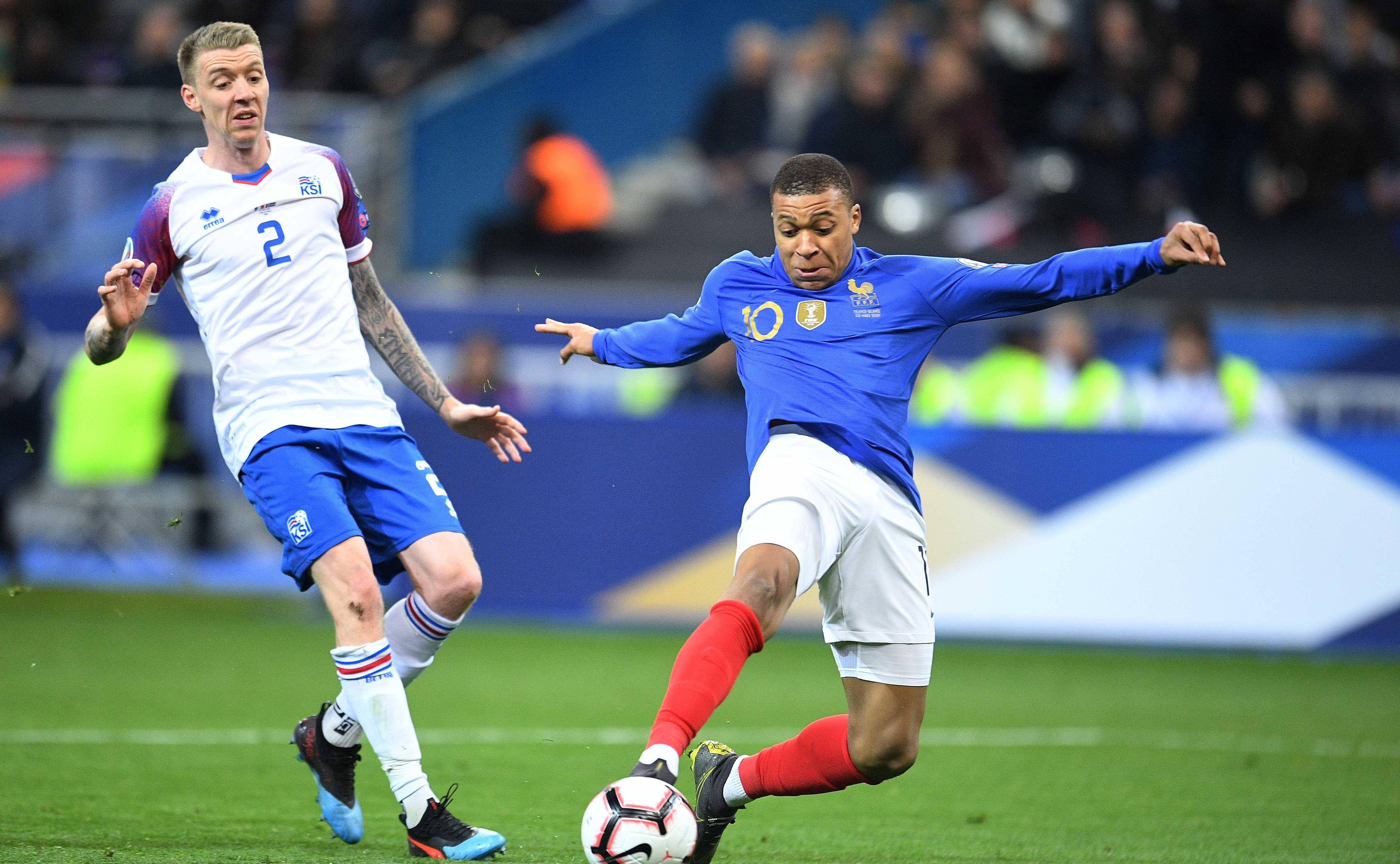 比利时大胜冰岛：欧预赛高手对决的简单介绍