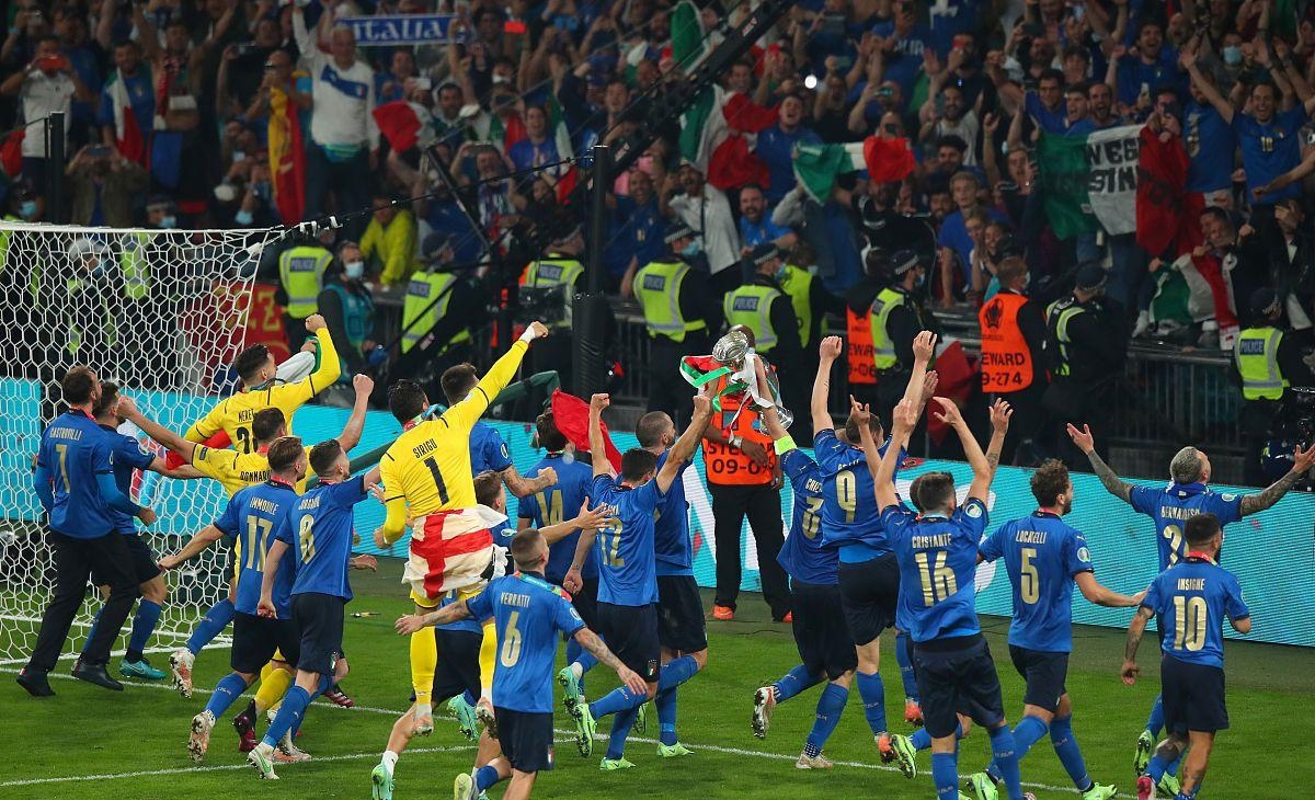 包含卡塔尔豪门再次挑战欧洲豪强，洲际足坛热火对决的词条