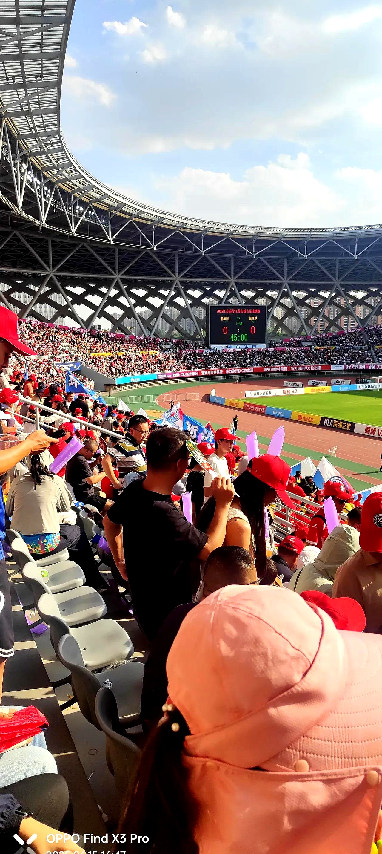 联赛的竞争激烈，球迷们的热情也随之升温的简单介绍